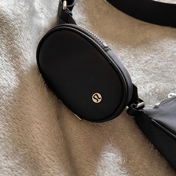 Lululemon Crossbody Bag with Nano Pouch 2L Black - Picture 5 of 10